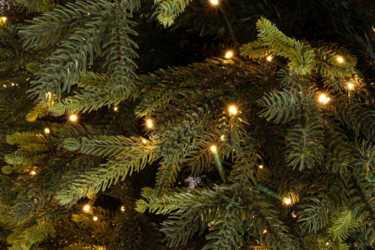 Albero di Natale Berkshire, 210 cm (D132 cm), Verde, 1900 LED – 5436 rami