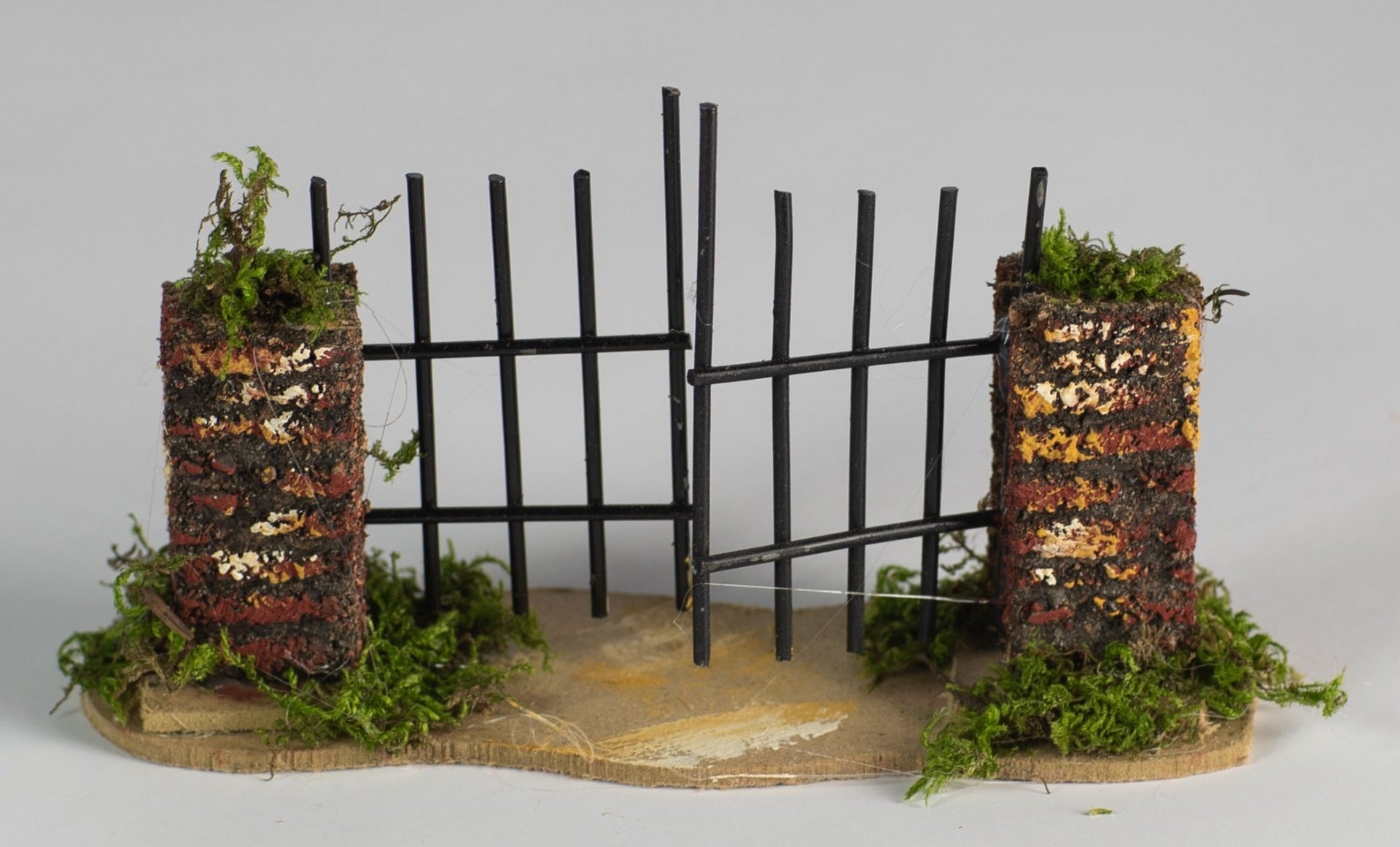 CANCELLO 2 ANTE IN FERRO CON BASE 14.5X4X8.5CM