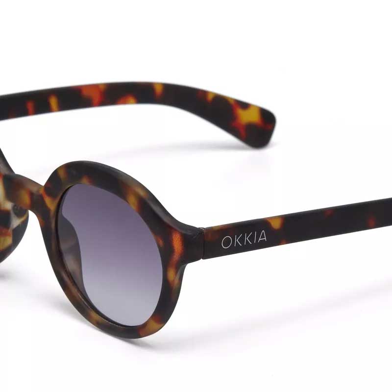 OCCHIALE DA SOLE MODELLO LAURO ROUND COLORE CLASSIC HAVANA LENTI NERO GRADIENTE OKKIA