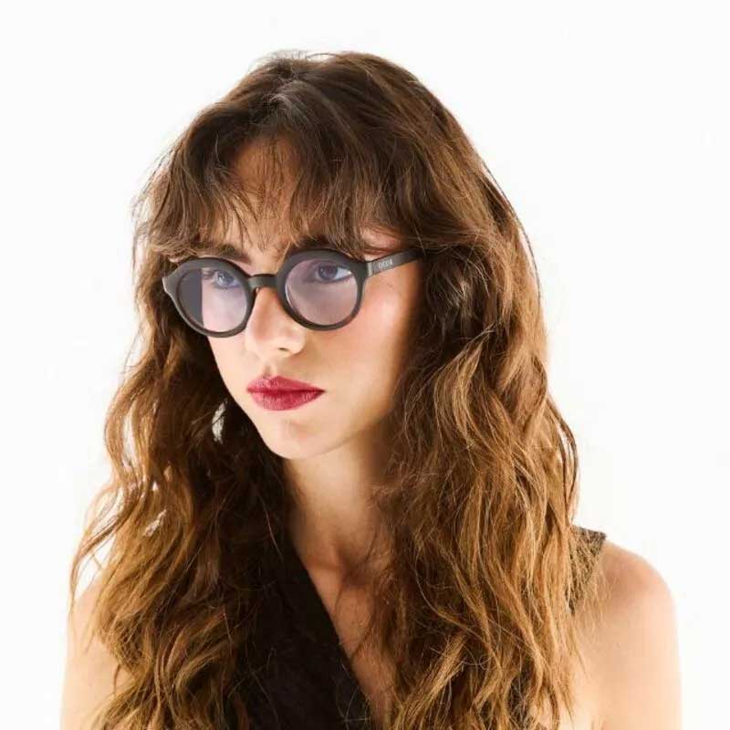 OCCHIALE DA SOLE MODELLO LAURO ROUND COLORE NERO LENTI BLU GRADIENTE OKKIA