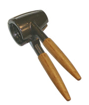 SCHIACCIANOCI CON MANICO IN LEGNO 17X6X5,5CM
