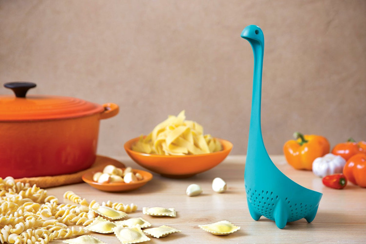 MESTOLO FORATO MAMMA NESSIE AZZURRO PLASTICA