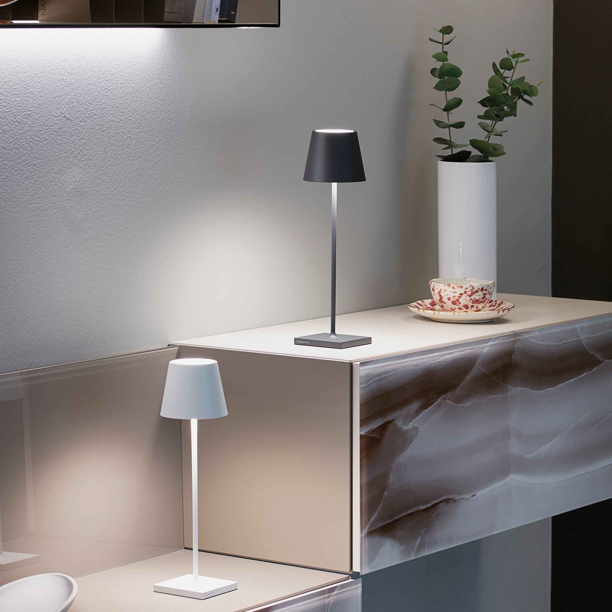 Lampada da Tavolo Poldina Pro D11cm H38cm Ricaricabile Bianca ZAFFERANO