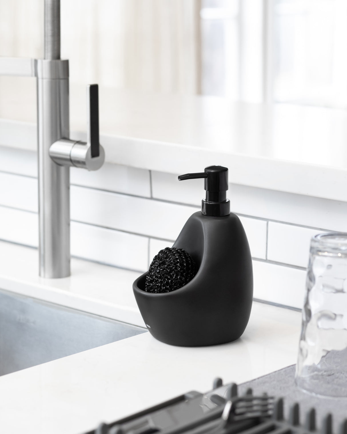 Dispenser Sapone e Portaspugna Joey 10x13x20 cm 750ml Nero Umbra