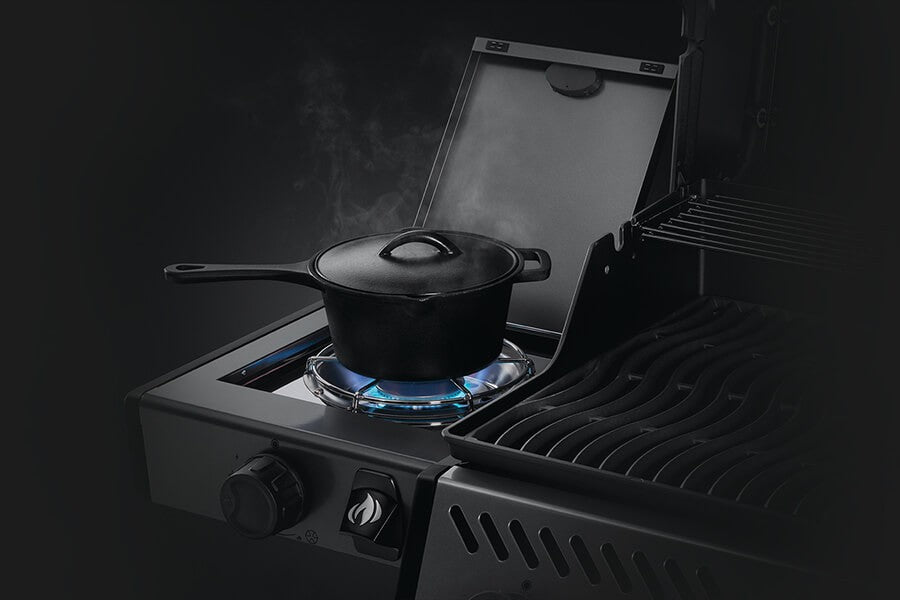 BARBECUE A GAS NAPOLEON FREESTYLE 365 CON 3+1 FUOCHI E BRUCIATORE LATERALE