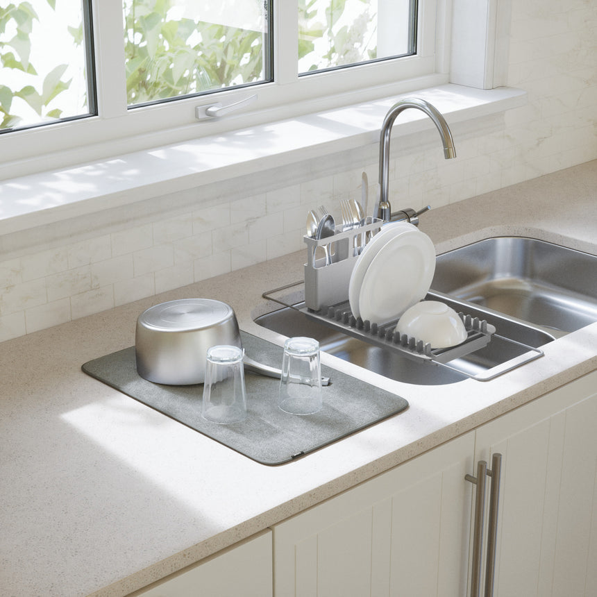 Scolapiatti con Tappetino in Microfibra Sopra Lavello 61x46cm Grigio Carboncino Umbra