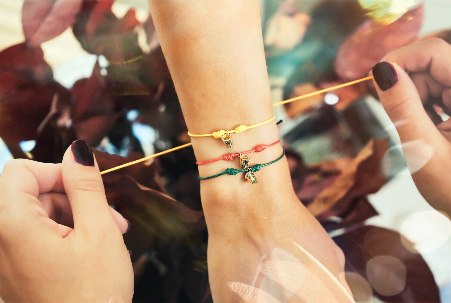 BRACCIALE FILO MAGICO CON DITALE COLORE A SCELTA