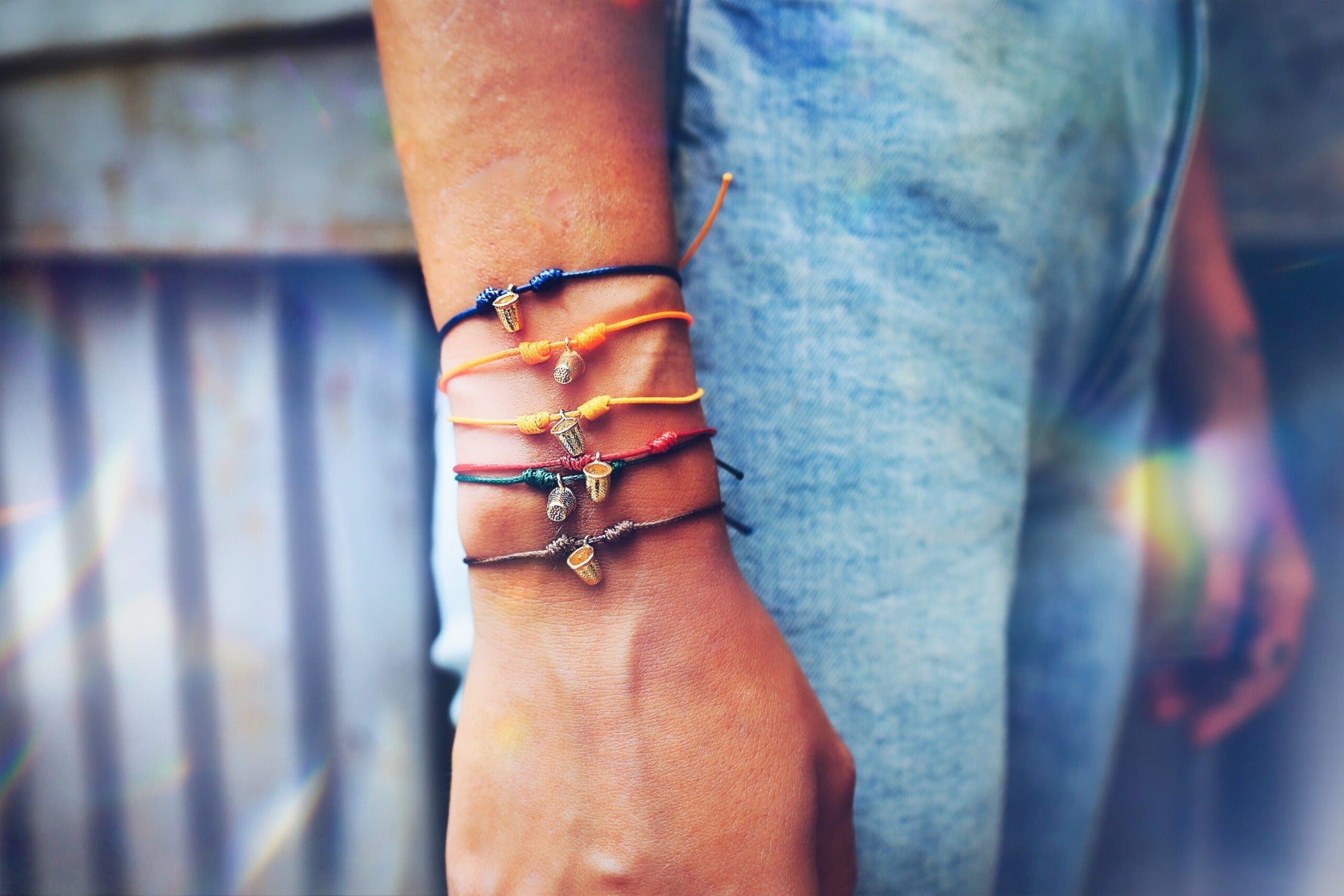 BRACCIALE FILO MAGICO CON DITALE COLORE A SCELTA