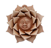 DECORAZIONE SOLE PETALI ROSA CM.10 IN TERRACOTTA