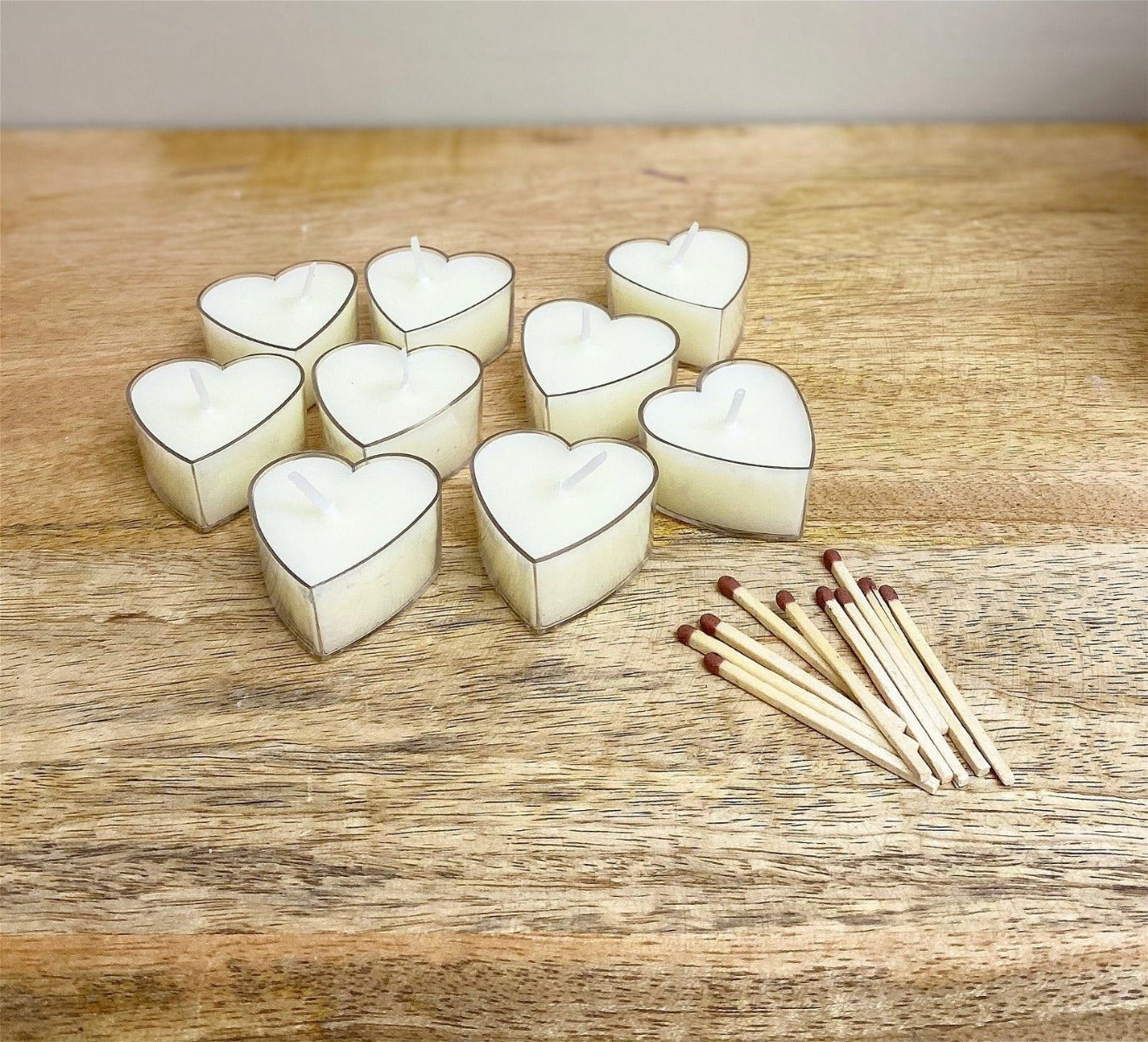 9 TEALIGHTS A FORMA DI CUORE COLOR CREMA