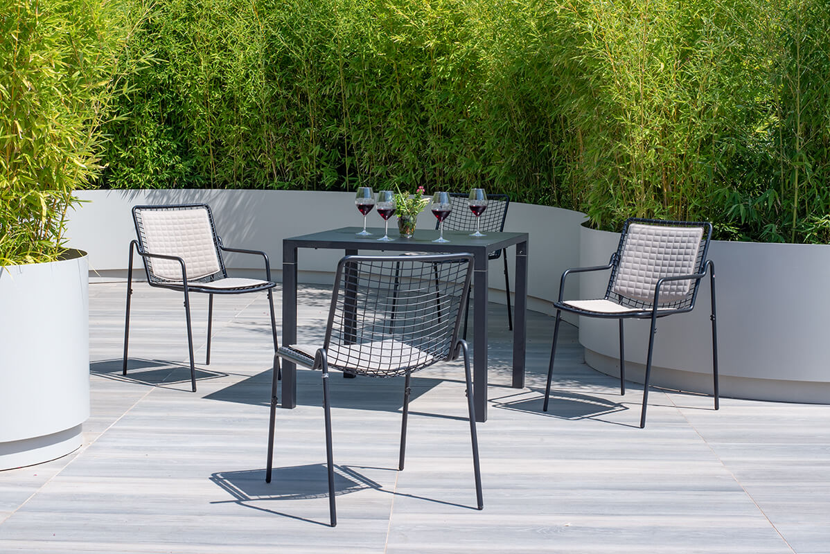 OFFRE SPÉCIALE : 12 TABLES NOVA 70X70, COULEUR AU CHOIX